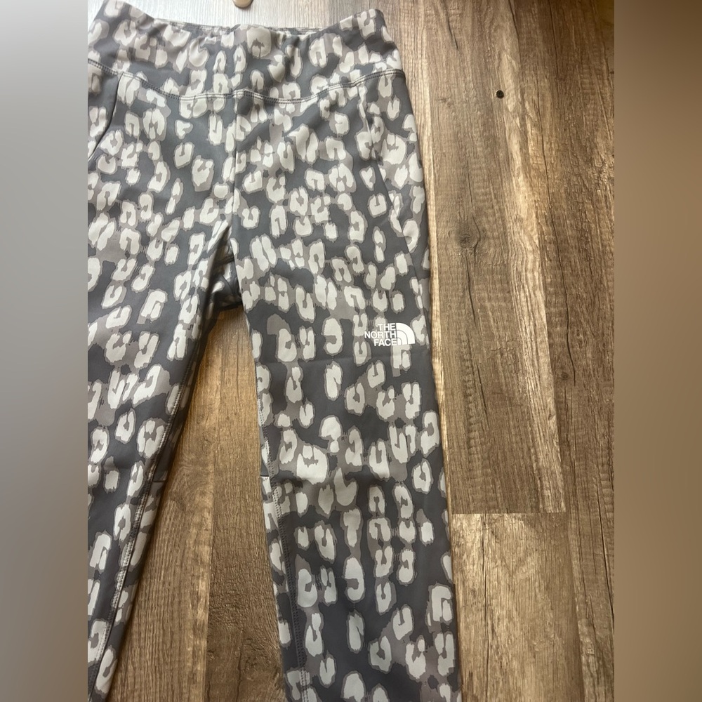 The Northface Girls flash dry Leopard Print Pants EUC size Large 14-16 - Picture 3 of 5